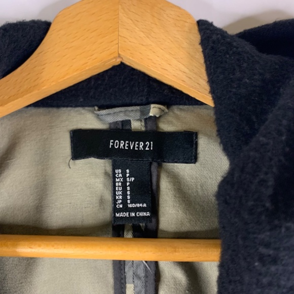 Forever 21 washed camo sweatshirt /hooded utility jacket, with zippered pockets - Picture 3 of 12